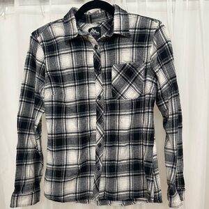 Women’s size M MountIn Club Long sleeved Button Down Flannel